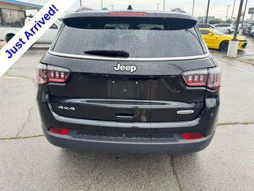 Diamond Black Crystal Pearlcoat 2024 Jeep Compass Latitude