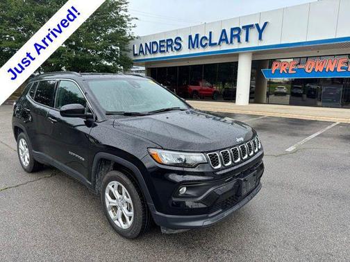 Diamond Black Crystal Pearlcoat 2024 Jeep Compass Latitude