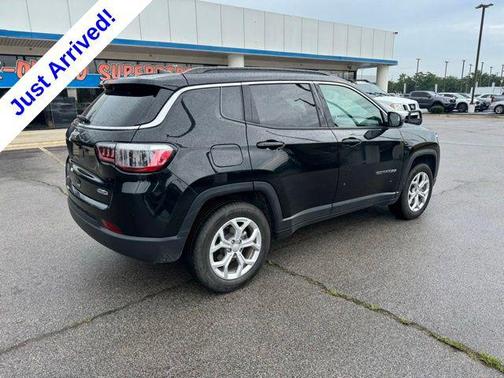 Diamond Black Crystal Pearlcoat 2024 Jeep Compass Latitude