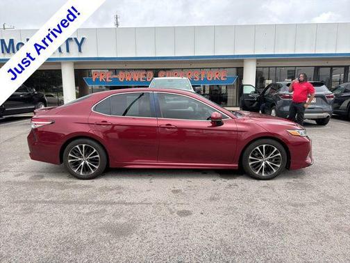 Ruby Flare Pearl 2018 Toyota Camry SE