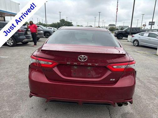 Ruby Flare Pearl 2018 Toyota Camry SE