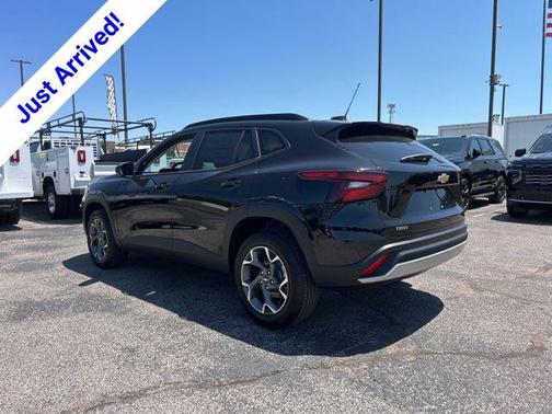 Mosaic Black Metallic 2026 Chevrolet Trax LT