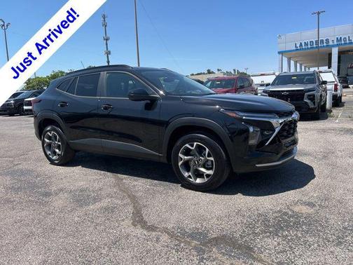 Mosaic Black Metallic 2026 Chevrolet Trax LT