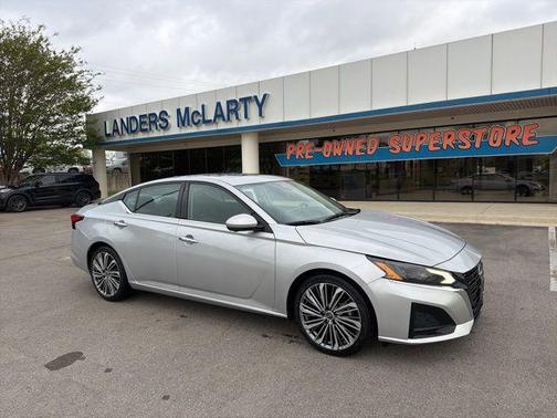 Brilliant Silver Metallic 2023 Nissan Altima 2.5 SL