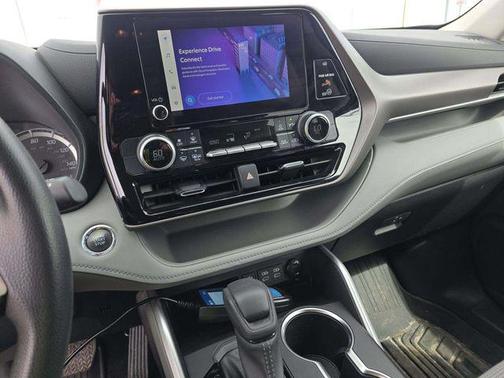 Wind Chill Pearl 2023 Toyota Highlander L