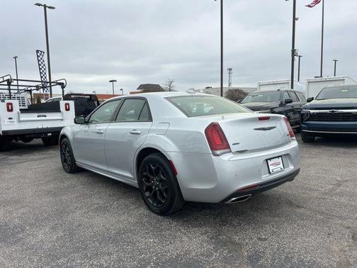 2021 Chrysler 300 Touring