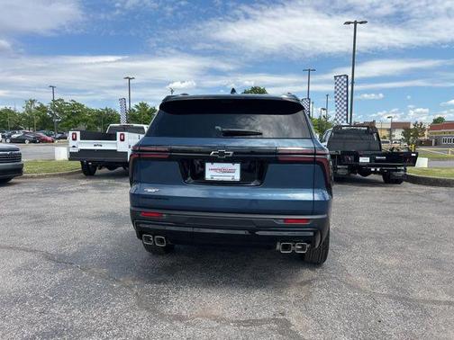 Lakeshore Blue Metallic 2026 Chevrolet Traverse LT