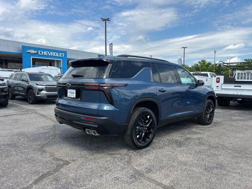 Lakeshore Blue Metallic 2026 Chevrolet Traverse LT