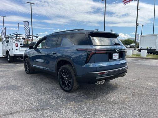 Lakeshore Blue Metallic 2026 Chevrolet Traverse LT