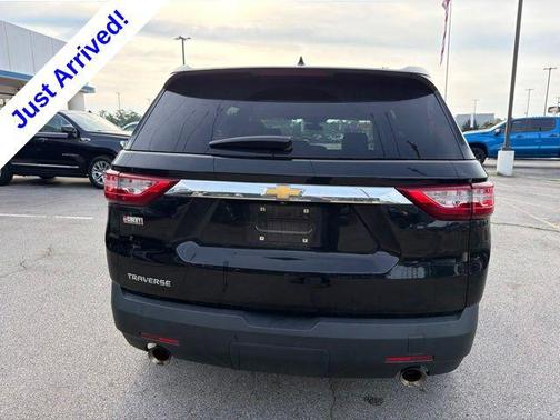 Mosaic Black Metallic 2021 Chevrolet Traverse LS