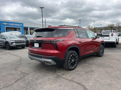 Radiant Red Tintcoat 2026 Chevrolet Traverse LT