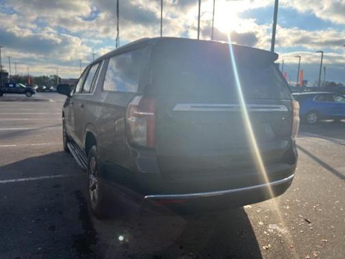 2023 Chevrolet Suburban LT