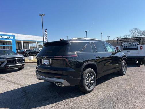 Mosaic Black Metallic 2026 Chevrolet Traverse LT