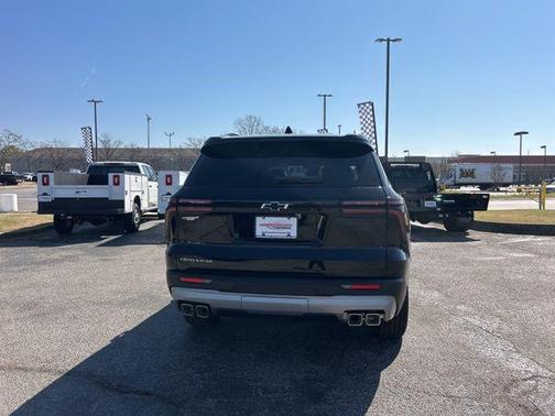 Mosaic Black Metallic 2026 Chevrolet Traverse LT