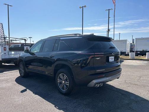 Mosaic Black Metallic 2026 Chevrolet Traverse LT