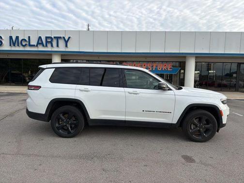 Bright White Clearcoat 2023 Jeep Grand Cherokee L Altitude