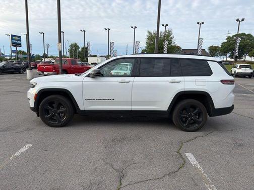 Bright White Clearcoat 2023 Jeep Grand Cherokee L Altitude