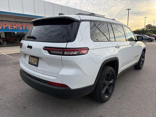 Bright White Clearcoat 2023 Jeep Grand Cherokee L Altitude