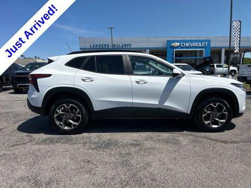 Summit White 2024 Chevrolet Trax LT