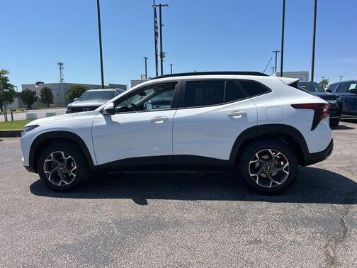 Summit White 2024 Chevrolet Trax LT