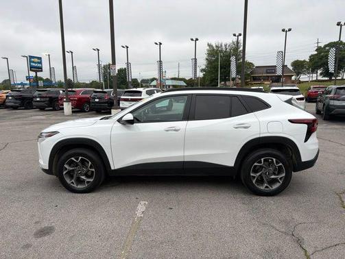 Summit White 2024 Chevrolet Trax LT