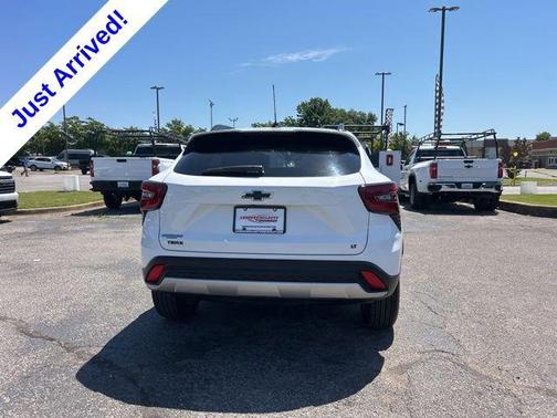 Summit White 2024 Chevrolet Trax LT