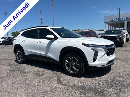 Summit White 2024 Chevrolet Trax LT