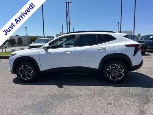 Summit White 2024 Chevrolet Trax LT