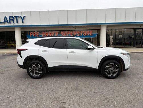 Summit White 2024 Chevrolet Trax LT