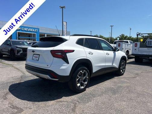 Summit White 2024 Chevrolet Trax LT