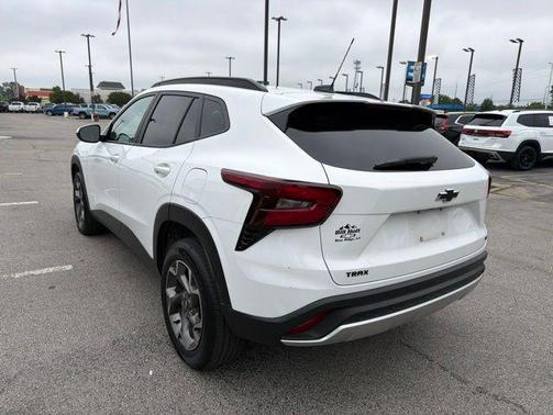 Summit White 2024 Chevrolet Trax LT