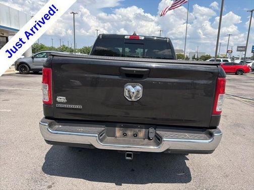 Diamond Black Crystal Pearlcoat 2024 RAM 1500 Big Horn/Lone Star