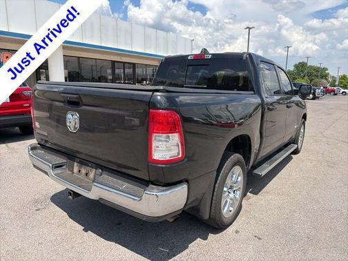 Diamond Black Crystal Pearlcoat 2024 RAM 1500 Big Horn/Lone Star