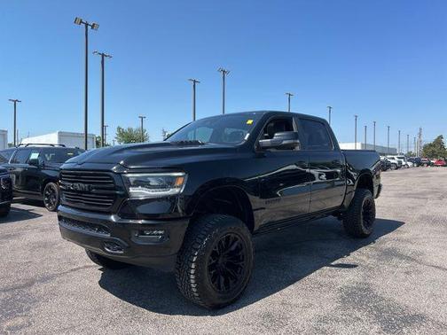 Diamond Black Crystal Pearlcoat 2023 RAM 1500 Laramie