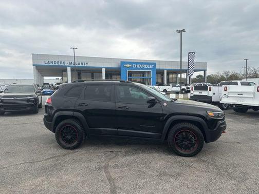 Diamond Black Crystal Pearlcoat 2022 Jeep Cherokee Trailhawk