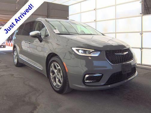 Ceramic Gray Clearcoat 2023 Chrysler Pacifica Limited