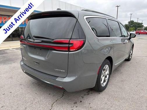 Ceramic Gray Clearcoat 2023 Chrysler Pacifica Limited