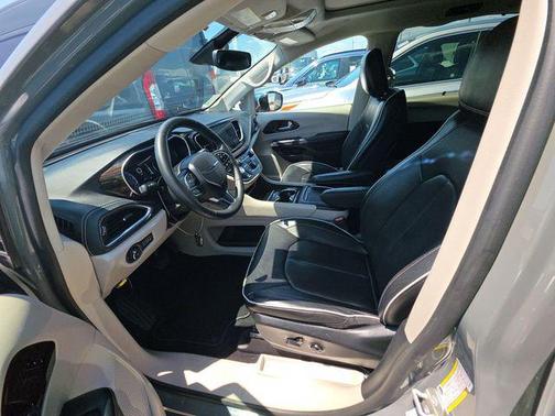 Ceramic Gray Clearcoat 2023 Chrysler Pacifica Limited