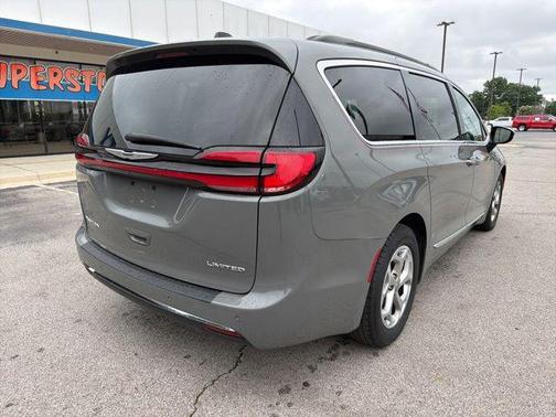 Ceramic Gray Clearcoat 2023 Chrysler Pacifica Limited