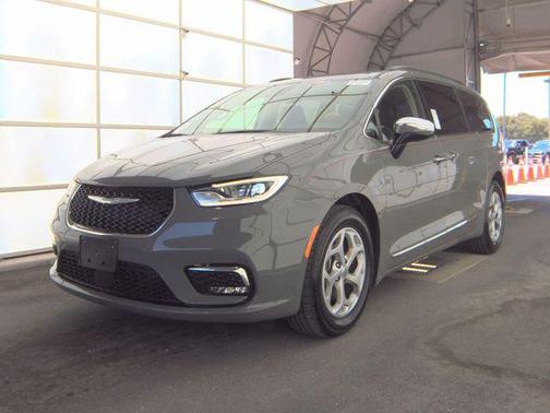 Ceramic Gray Clearcoat 2023 Chrysler Pacifica Limited