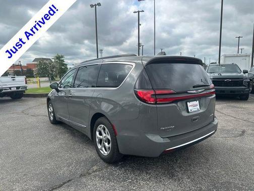 Ceramic Gray Clearcoat 2023 Chrysler Pacifica Limited