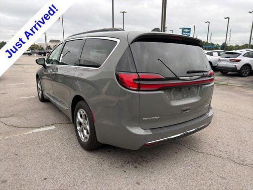 Ceramic Gray Clearcoat 2023 Chrysler Pacifica Limited