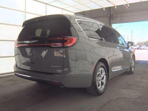 Ceramic Gray Clearcoat 2023 Chrysler Pacifica Limited