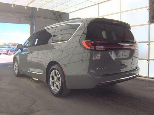 Ceramic Gray Clearcoat 2023 Chrysler Pacifica Limited
