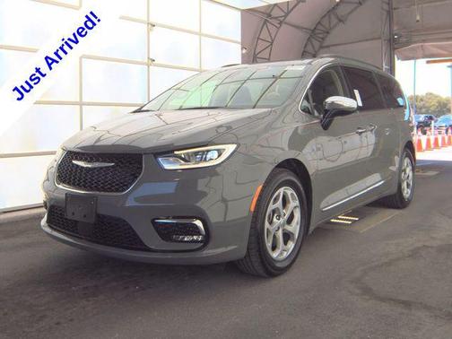 Ceramic Gray Clearcoat 2023 Chrysler Pacifica Limited