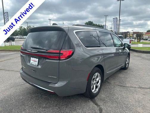 Ceramic Gray Clearcoat 2023 Chrysler Pacifica Limited