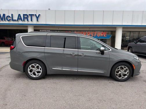 Ceramic Gray Clearcoat 2023 Chrysler Pacifica Limited