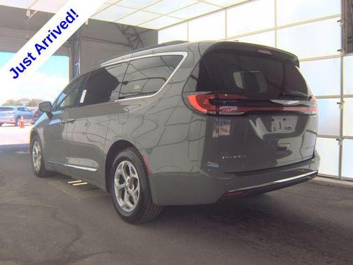 Ceramic Gray Clearcoat 2023 Chrysler Pacifica Limited