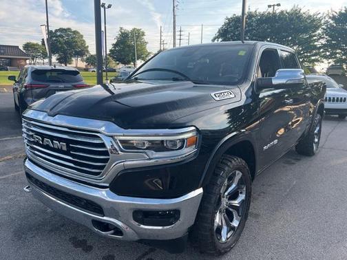 Diamond Black Crystal Pearlcoat 2019 RAM 1500 Longhorn