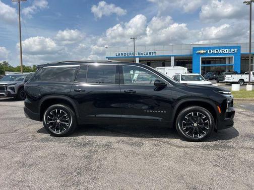 Mosaic Black Metallic 2026 Chevrolet Traverse LT